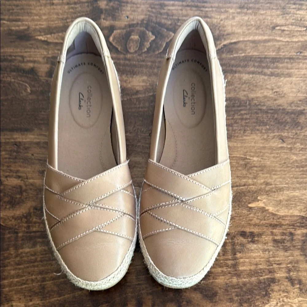 Collection by Clarks Women's Danelly Shine Sand Leather Flats Size 7 - Picture 2 of 7